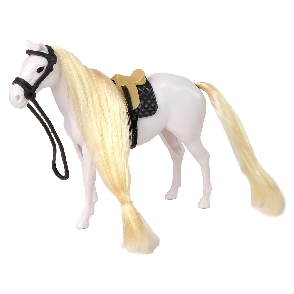 Widok figurki brązowego konia i akcesoriów do stajni w zestawie