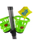 Dzieci grające w rzut woreczkami do celu – rozrywka na dworze