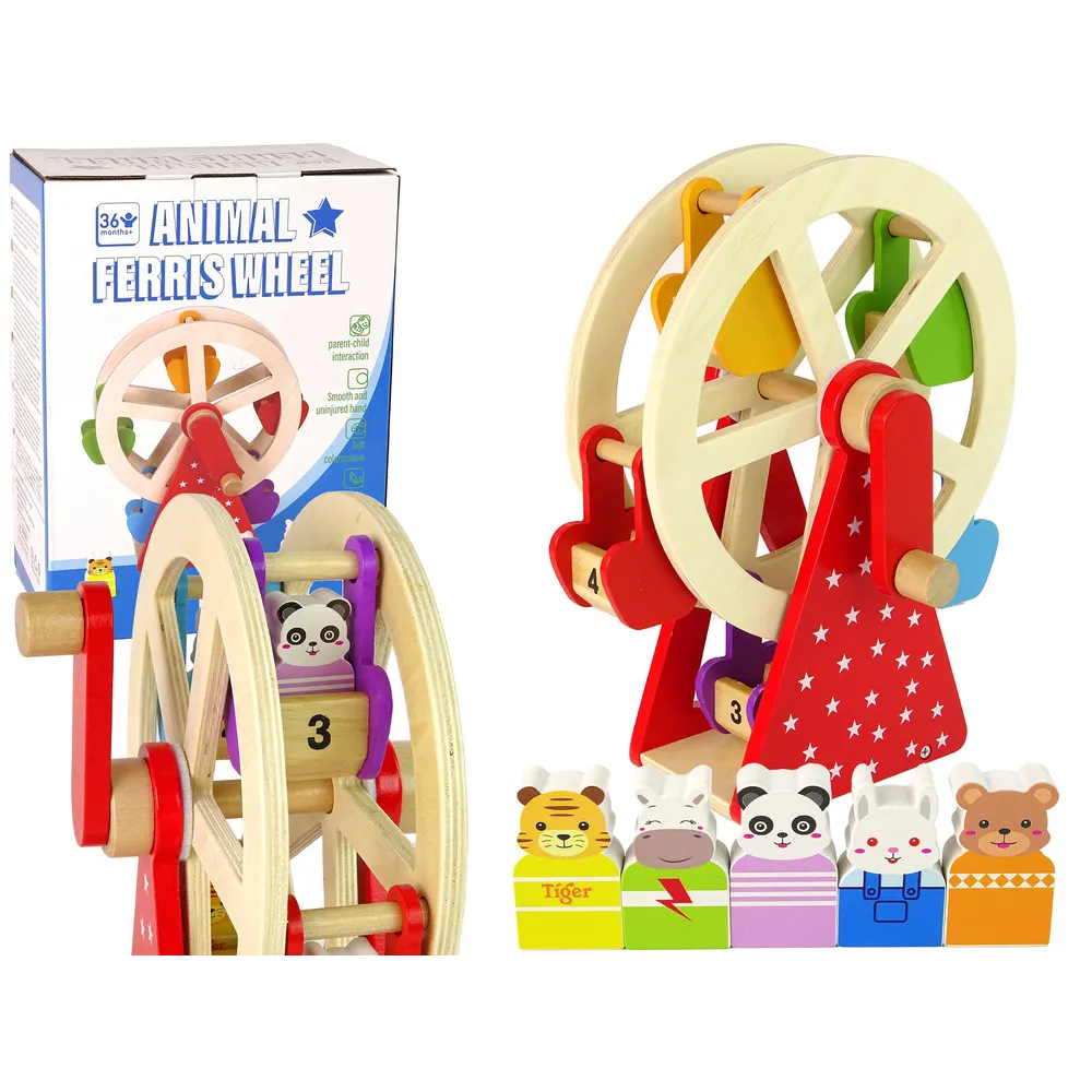 Obrotowy drewniany diabelski młyn z figurkami zwierząt na białym tle