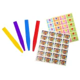 Rodzinna zabawa przy grze zręcznościowej z motywem dinozaura