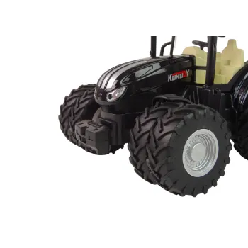 Widok boczny traktora R/C w skali 1:24 dla małych fanów rolnictwa