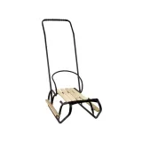 Drewniane siedzisko i pasek przy metalowych sankach dziecięcych