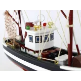 Drewniany statek kuter rybacki jako morska ozdoba wnętrz