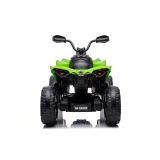 dziecko jadące na elektrycznym quadzie CAN-AM Renegate