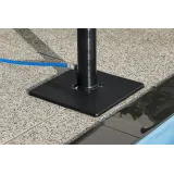 Widok całego prysznica basenowego z dużym zbiornikiem 8 litrów