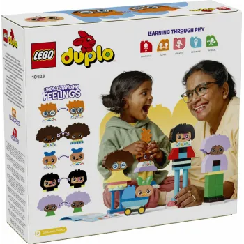 Dziecko buduje ludzika z LEGO DUPLO TOWN wykorzystując klocki z twarzami