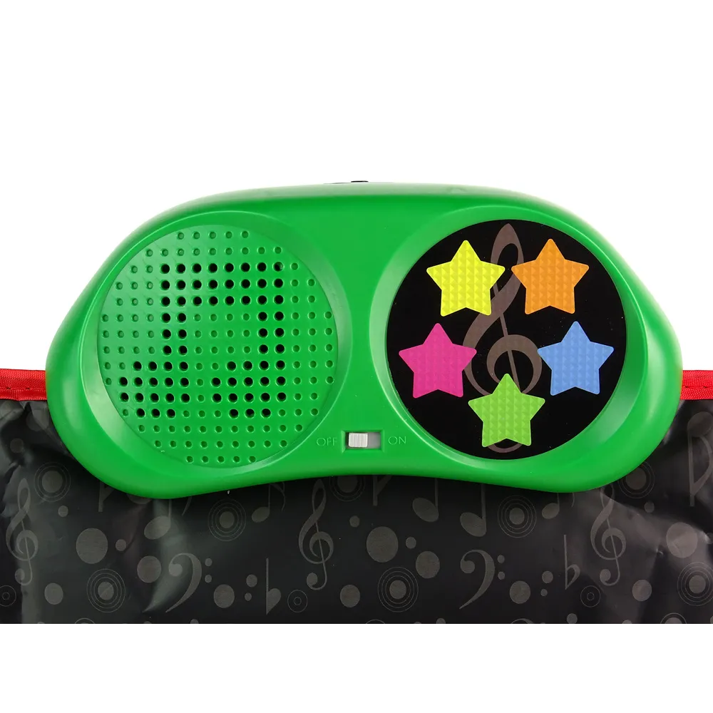 Zbliżenie na antypoślizgową powierzchnię maty tanecznej dla bezpieczeństwa