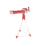 Dziecko bawi się różowym pistoletem do baniek na statywie