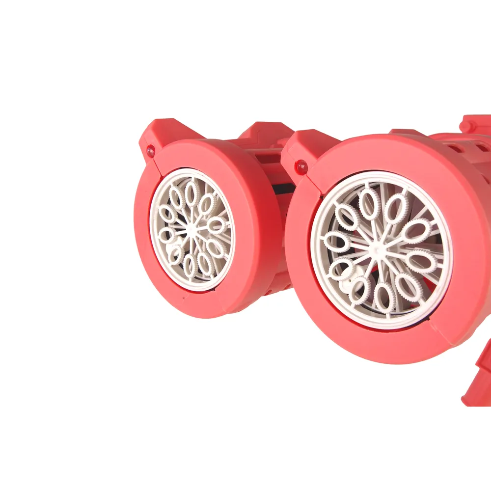 Różowy pistolet do dużych baniek mydlanych na świeżym powietrzu