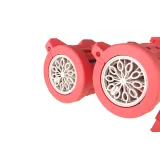 Różowy pistolet do dużych baniek mydlanych na świeżym powietrzu