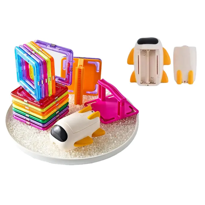 Dziecko budujące z magnetycznych klocków tor z odrzutowcem