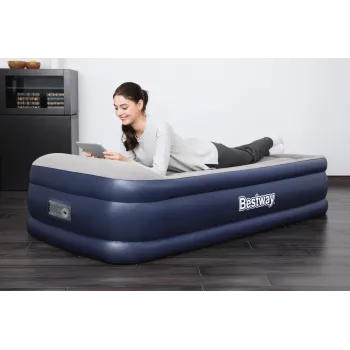 Złożony materac dmuchany Bestway w kompaktowej torbie transportowej
