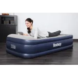 Złożony materac dmuchany Bestway w kompaktowej torbie transportowej