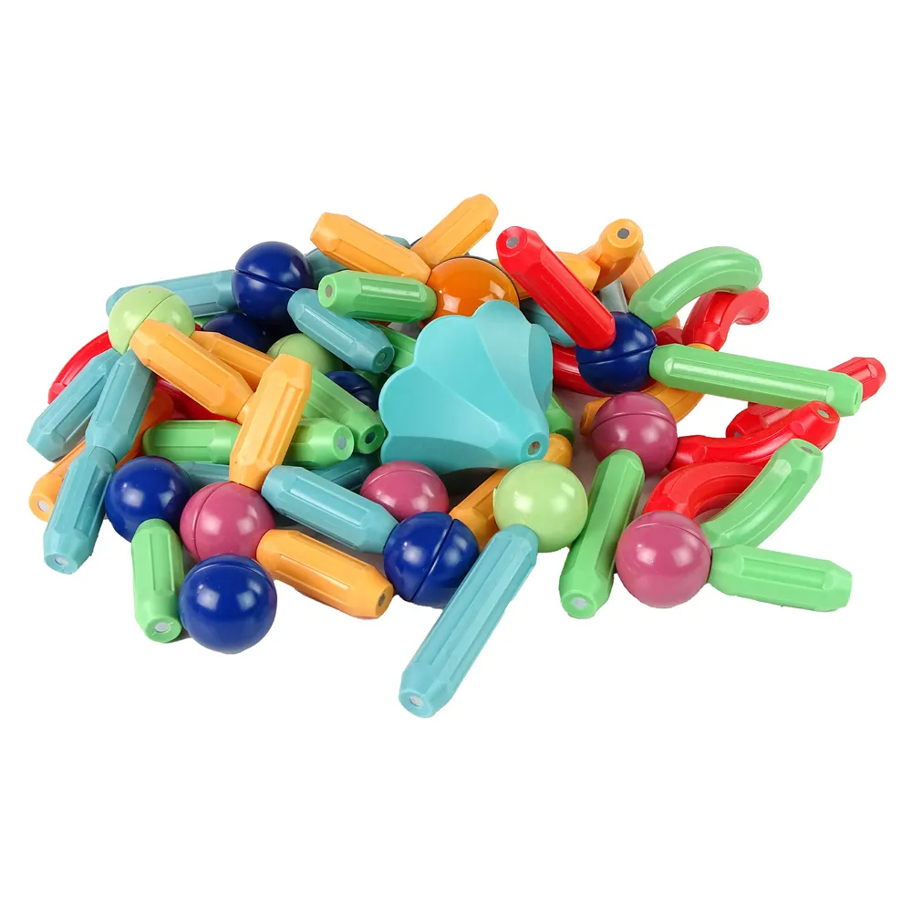 Kolorowe klocki konstrukcyjne z magnesami do budowy różnych figur