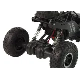 Auto RC Rover 1:16 w skali z pilotem do sterowania na tle białego tła