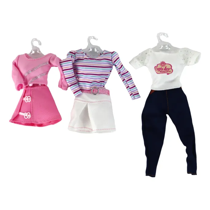 Lalka do czesania i przebierania z zestawem kolorowych ubrań