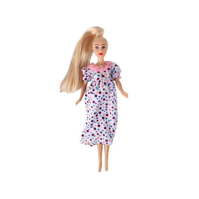 Starsza córka i noworodek z zestawu Lalka Lucy XXL na tle akcesoriów