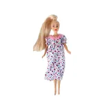 Starsza córka i noworodek z zestawu Lalka Lucy XXL na tle akcesoriów