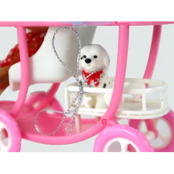 Komplet akcesoriów: torebki i szczotka do włosów przy Lalce Lucy