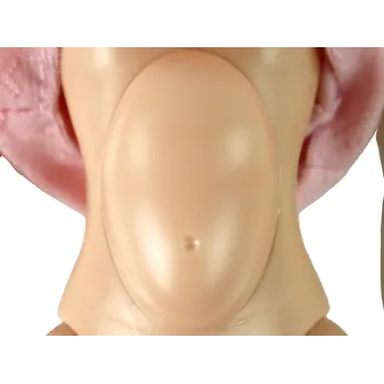 Chłopak Kevin z eleganckimi dodatkami i okularami