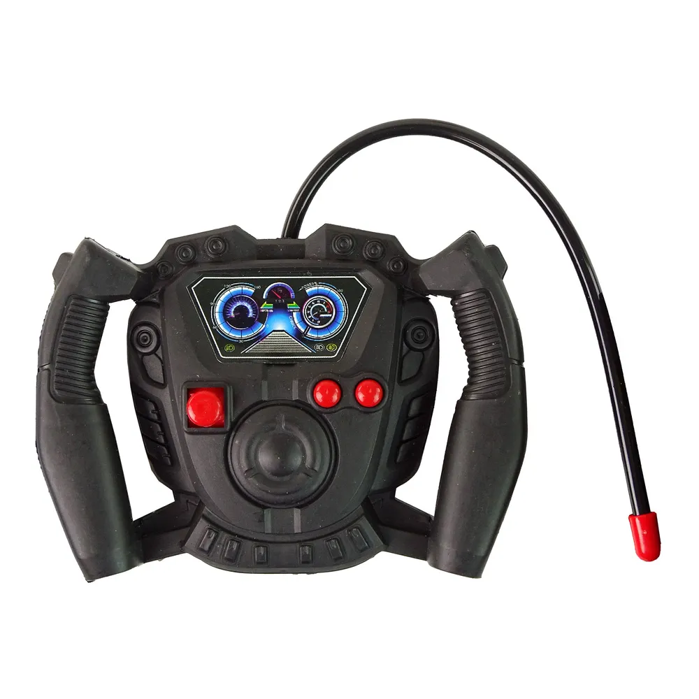 Komplet traktor z prasą na tle zestawu akcesoriów