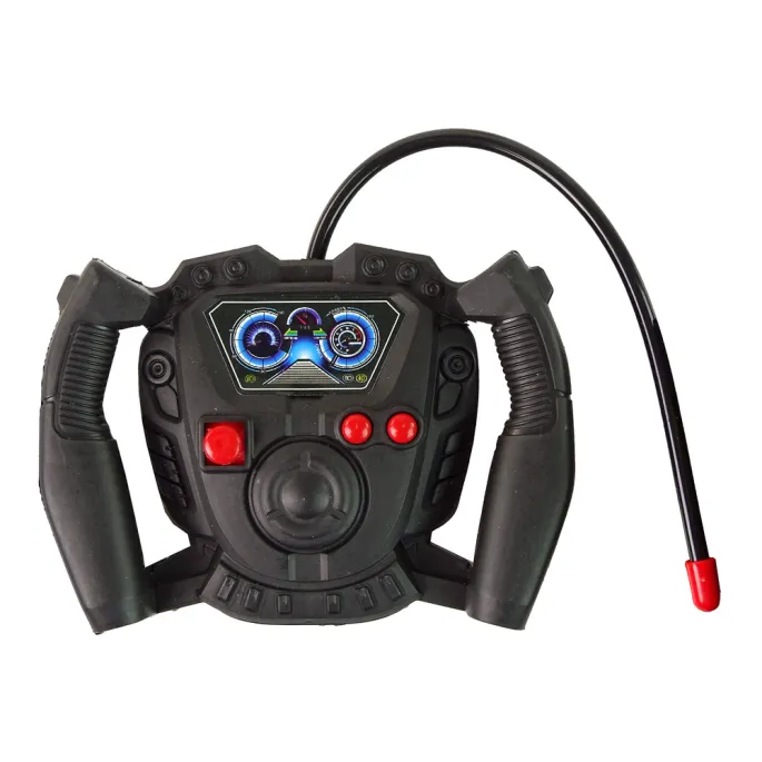 Komplet traktor z prasą na tle zestawu akcesoriów