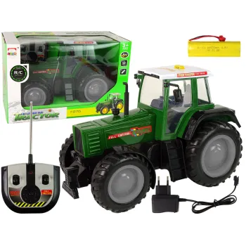 Zielono-czarny traktor R/C o długości 38 cm na białym tle