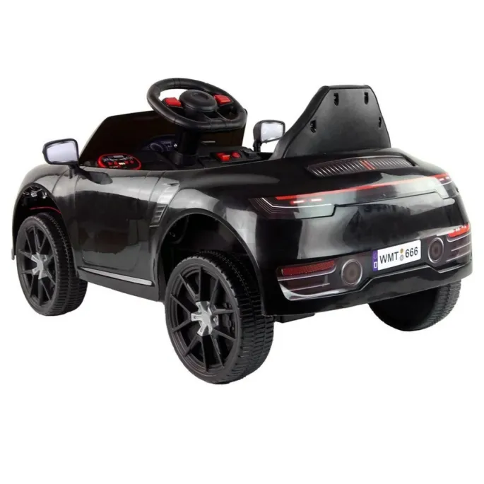 Zbliżenie na szczegóły czarnego auta na akumulator dla dzieci