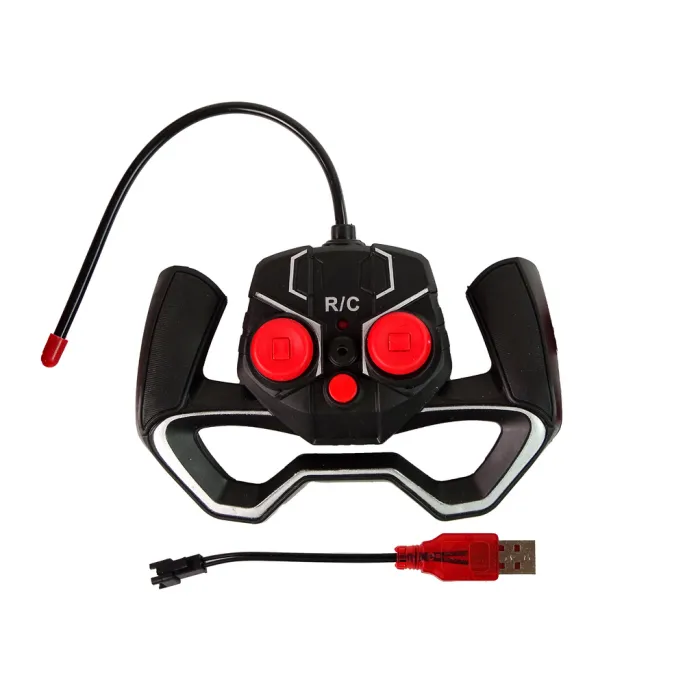 Zbliżenie na wytrzymałe gumowe opony auta RC 1:18 czerwonego