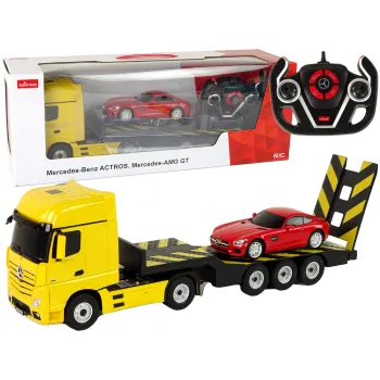 Laweta Mercedes-Benz 1:26 z żółtym i czerwonym autkiem na białym tle