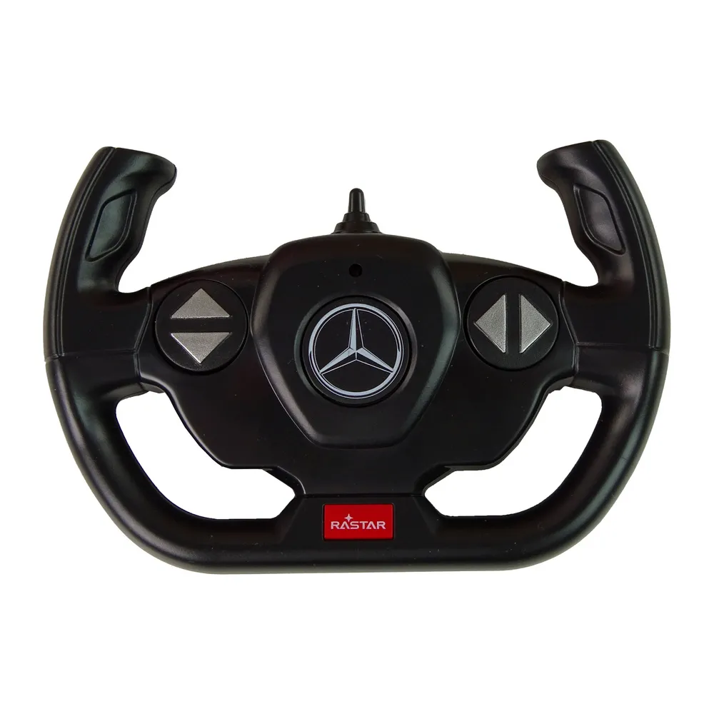 Szczegółowe ujęcie świecących świateł LED w ciężarówce Mercedes Rastar