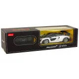 Auto R/C McLaren 1:24 Rastar podczas jazdy po asfalcie