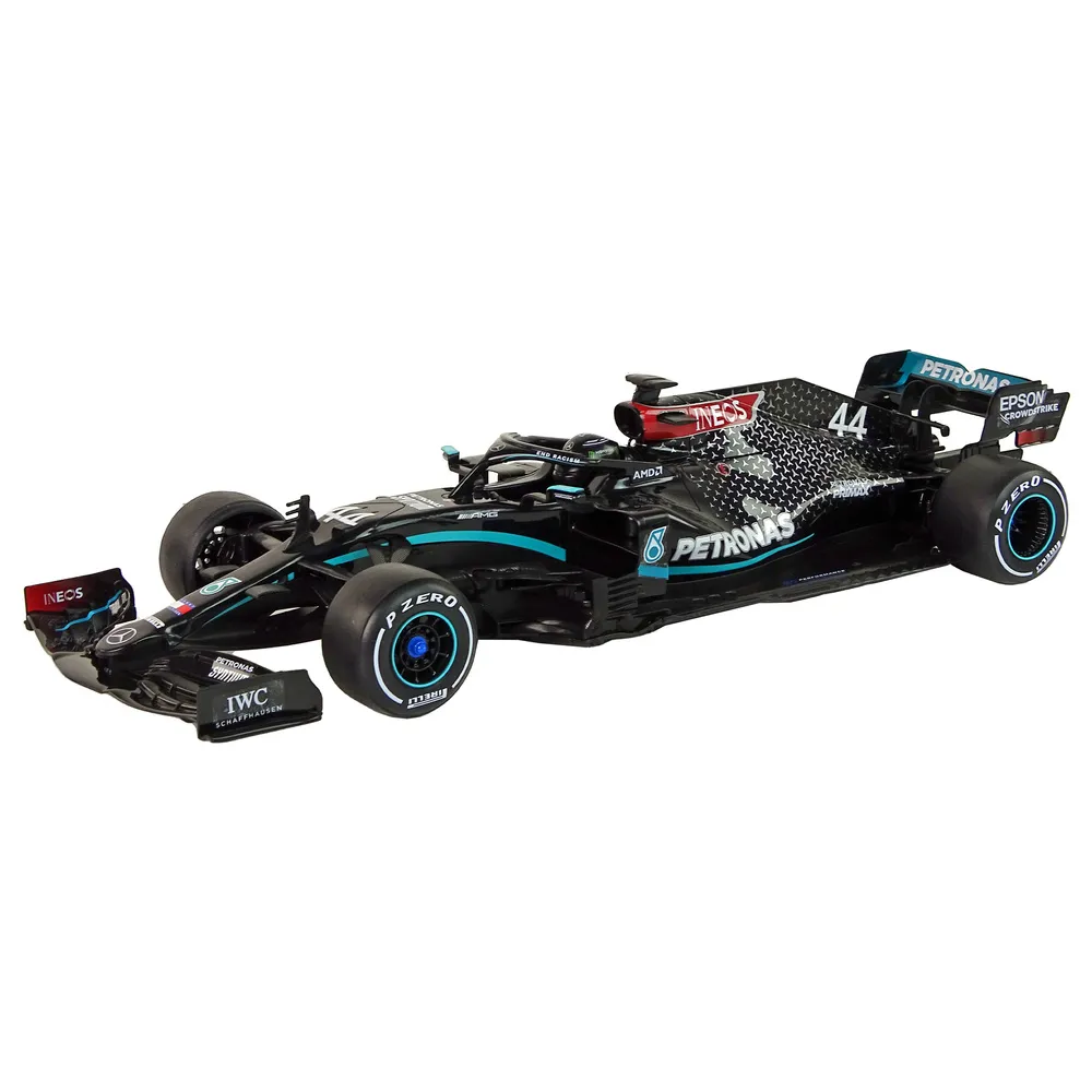 Auto R/C Mercedes-AMG F1 1:12 widok z boku z wyraźną sylwetką bolidu