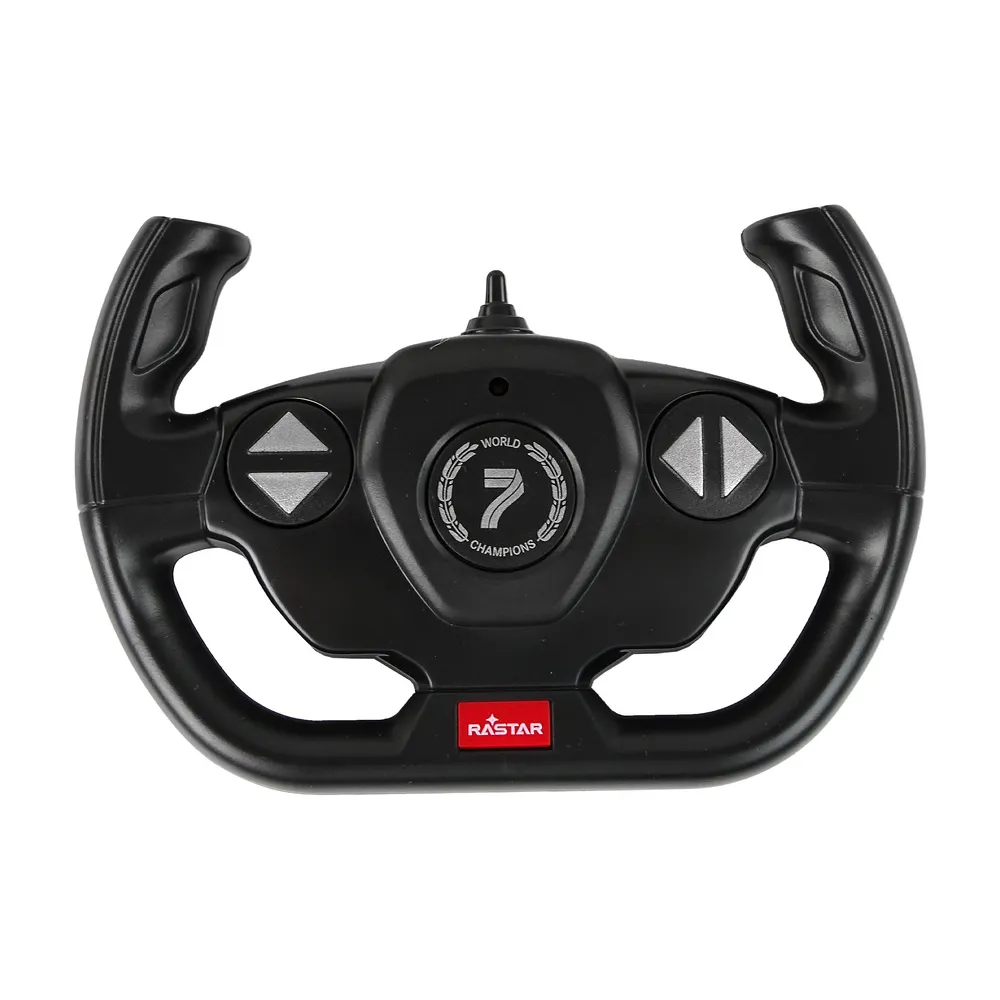 Duże gumowe koła auta R/C Mercedes-AMG F1 zapewniające doskonałą trakcję