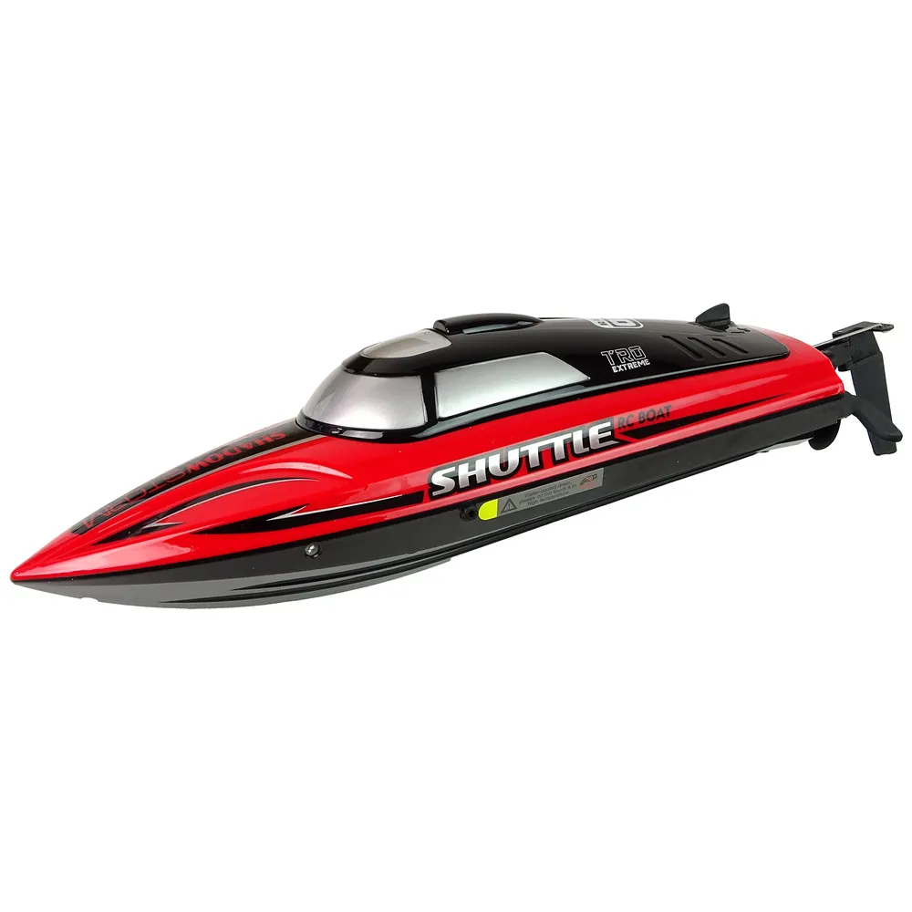 Zbliżenie na nowoczesnego pilota do sterowania motorówką RC 2,4 GHz