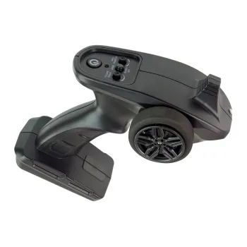 Widok na elegancką, czerwoną motorówkę RC podczas zabawy na jeziorze