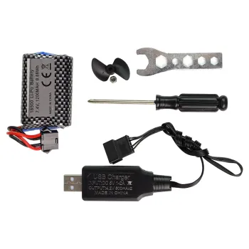 Akcesoria dołączone do motorówki: pilot, śruba, kluczyk i podstawka