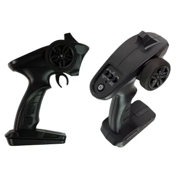 Motorówka RC 35 km/h w ruchu po czystym zbiorniku wodnym