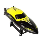 Oświetlenie LED na kadłubie motorówki RC podczas zmierzchu