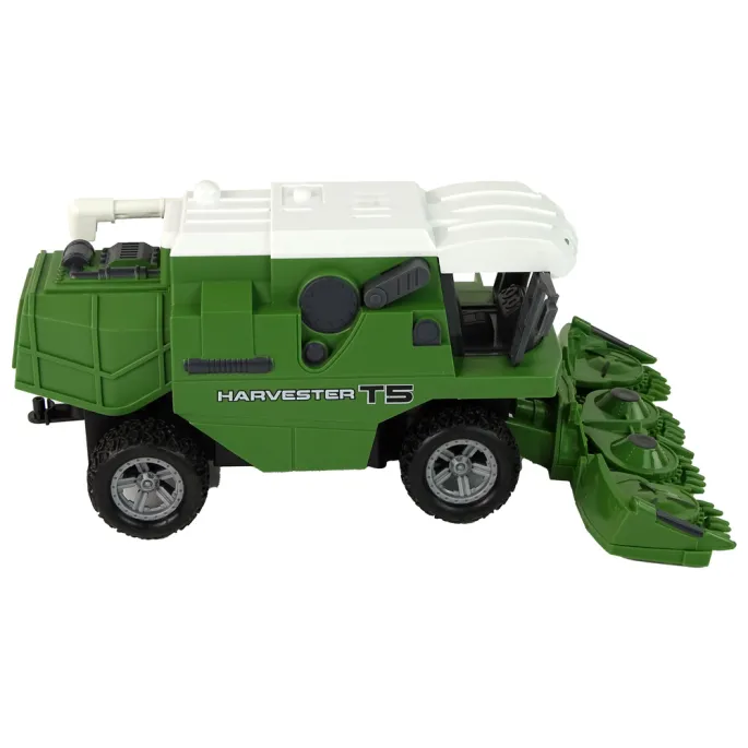 Zbliżenie na gumowe opony kombajnu zdalnie sterowanego