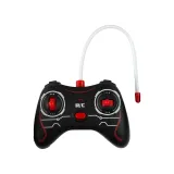 Kombajn rolniczy zielony podczas jazdy po podłodze