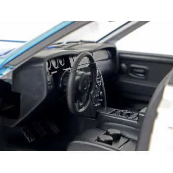 Sterowanie samochodem RC 1:20 biało-niebieskim przez dziecko