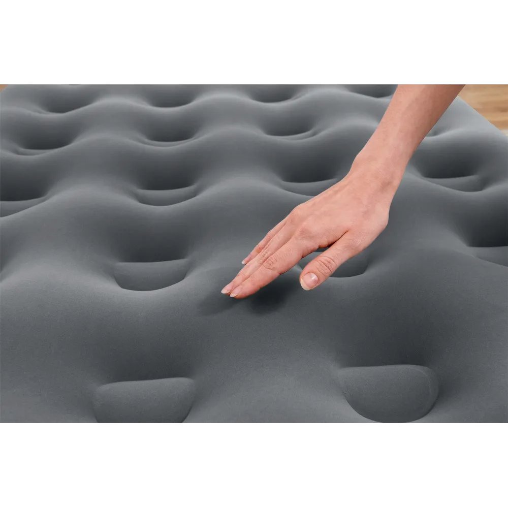 Materac z wygodną, welurową powierzchnią do odpoczynku