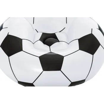 Pokój dziecięcy z dmuchanym fotelem w stylu piłkarskim