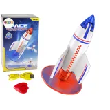 Biała wyrzutnia rakietowa 21 cm przygotowana do startu na podwórku