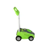 Kosiarka do baniek mydlanych z akcesoriami na tle trawnika