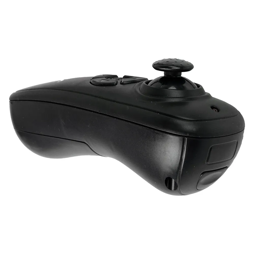 pilot do zdalnie sterowanego odrzutowca w dłoni użytkownika