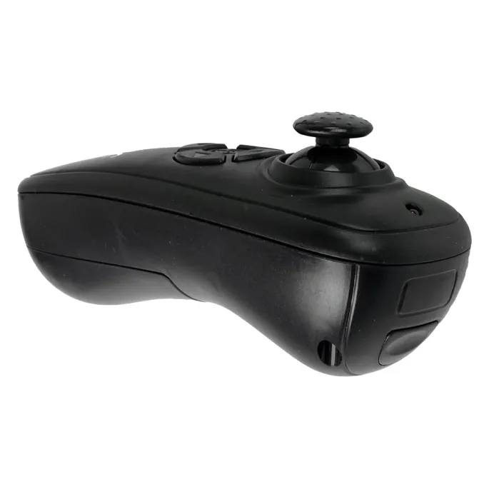 pilot do zdalnie sterowanego odrzutowca w dłoni użytkownika