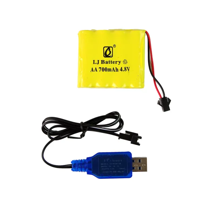 Zestaw: auto RC czarno-złote, pilot, akumulator oraz kabel ładowania