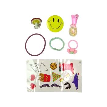 Zestaw kosmetyków dziecięcych z lakierami do paznokci i szminkami